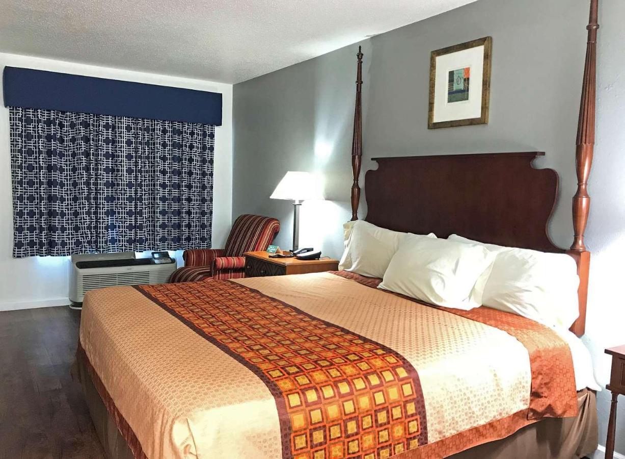 American Inn & Suites Russellville Bagian luar foto