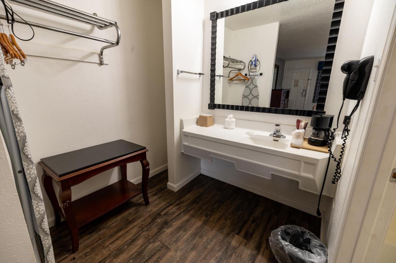 American Inn & Suites Russellville Bagian luar foto