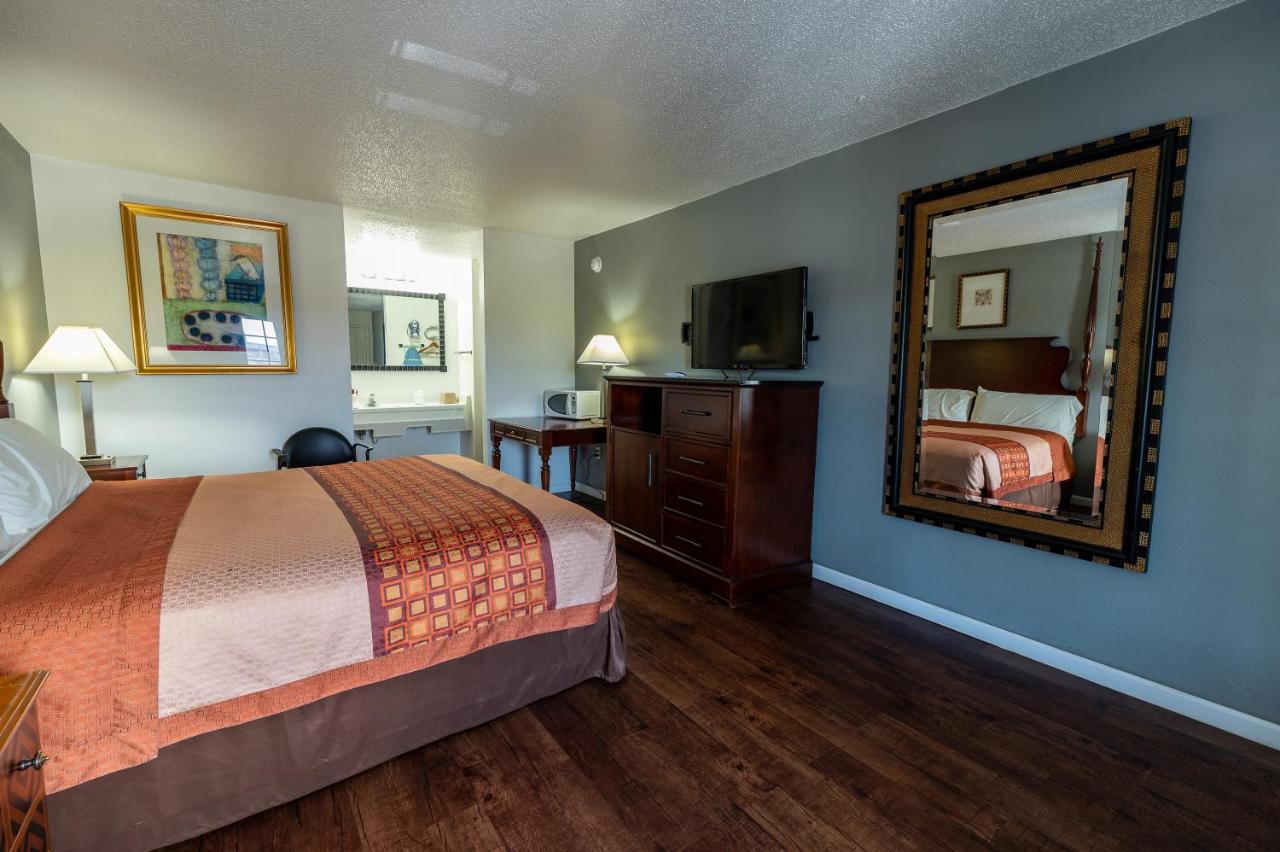 American Inn & Suites Russellville Bagian luar foto
