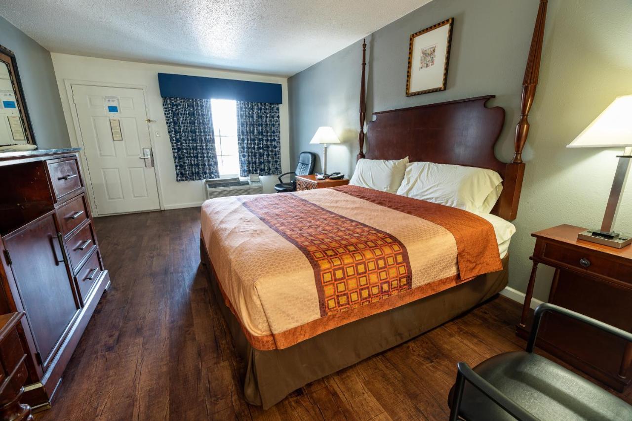 American Inn & Suites Russellville Bagian luar foto