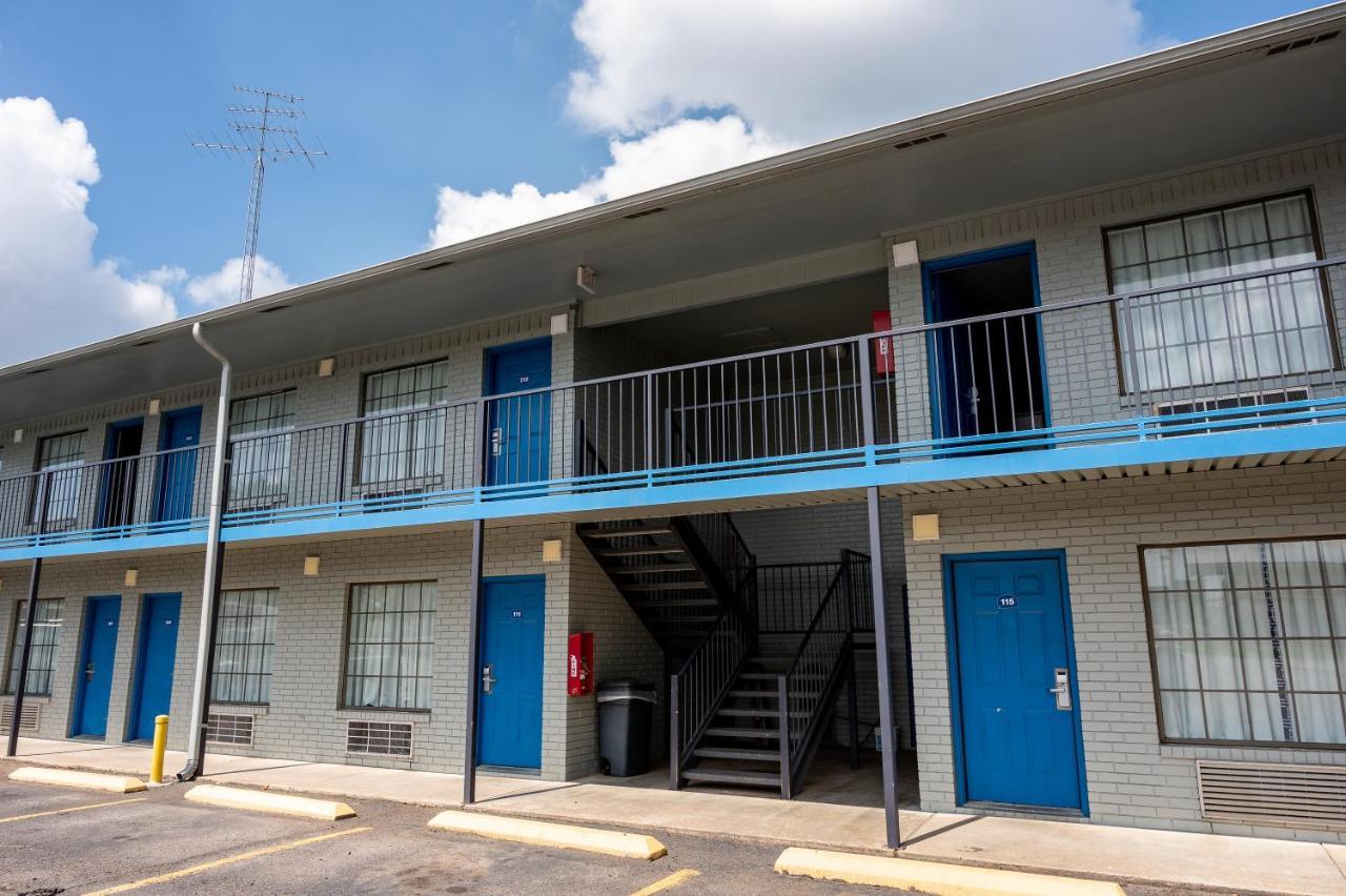 American Inn & Suites Russellville Bagian luar foto