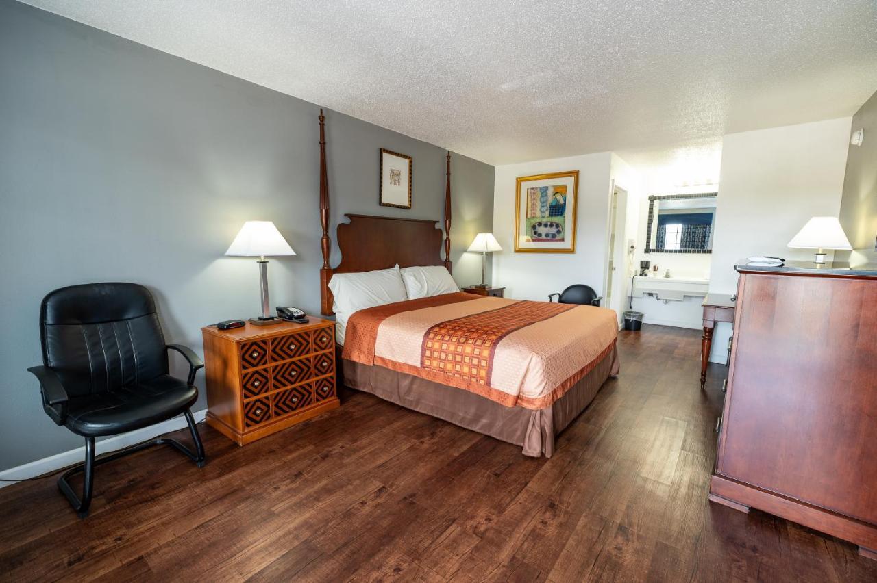 American Inn & Suites Russellville Bagian luar foto