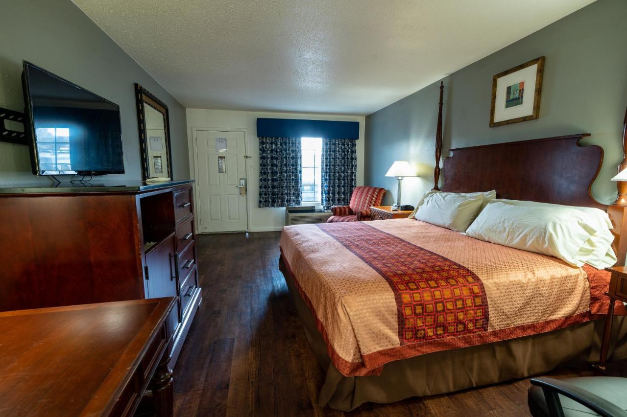 American Inn & Suites Russellville Bagian luar foto