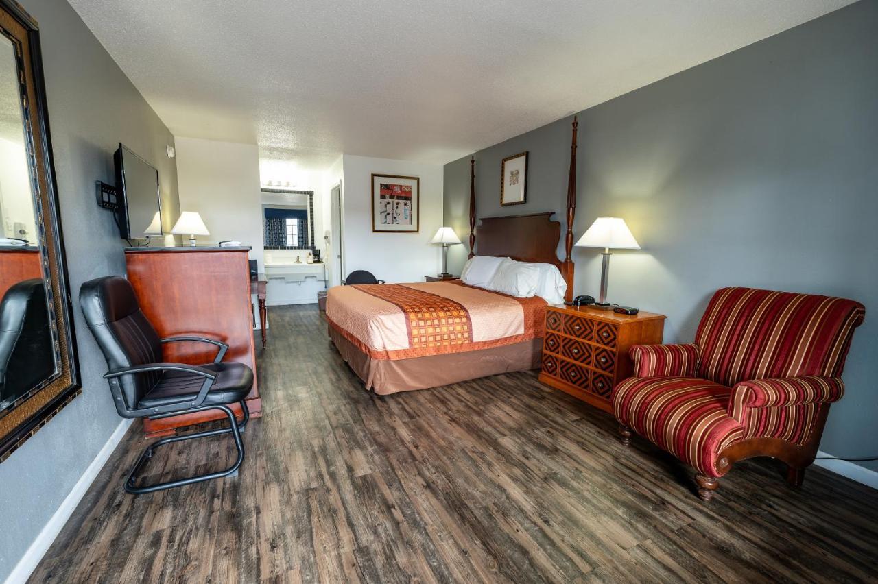 American Inn & Suites Russellville Bagian luar foto