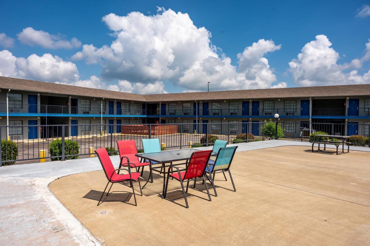 American Inn & Suites Russellville Bagian luar foto
