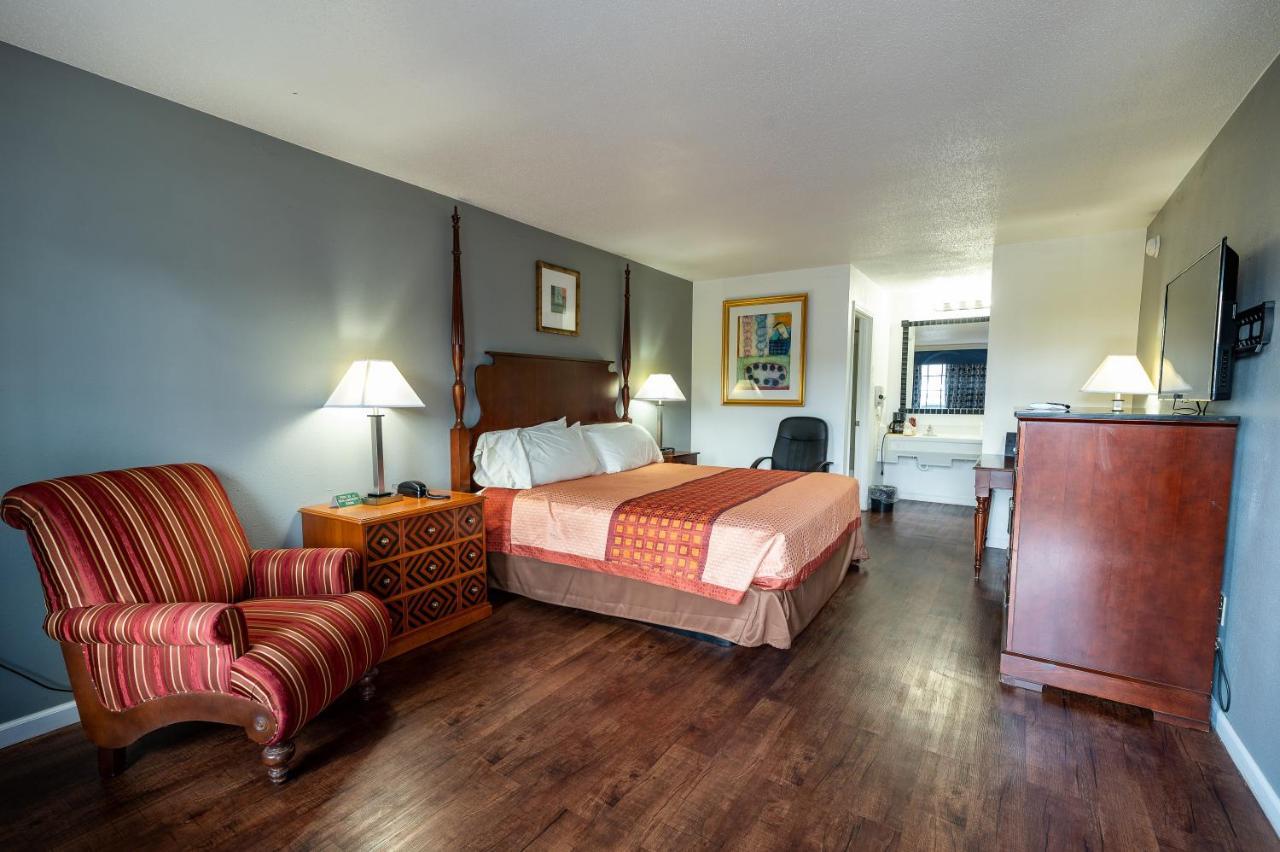 American Inn & Suites Russellville Bagian luar foto